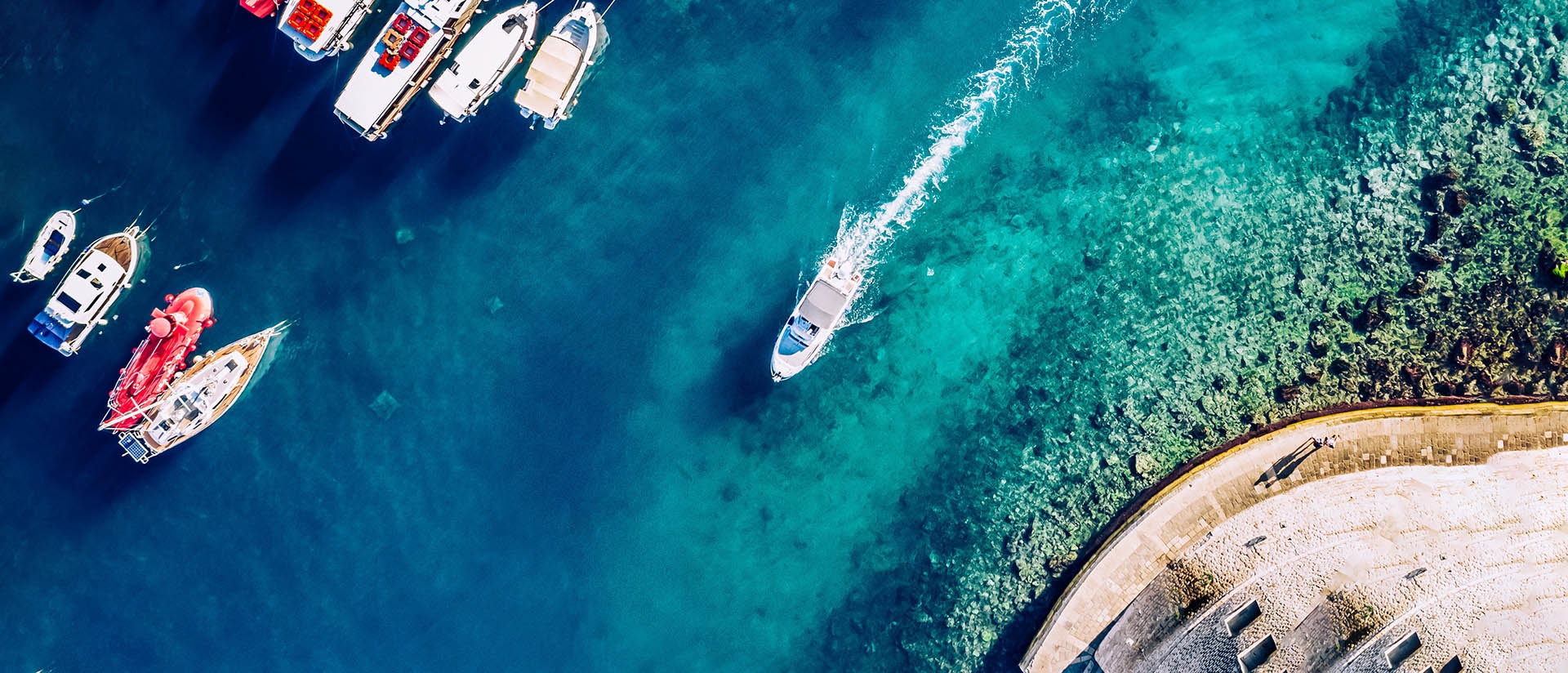 Un guide complet sur l'exploration de destinations estivales exotiques en yacht
